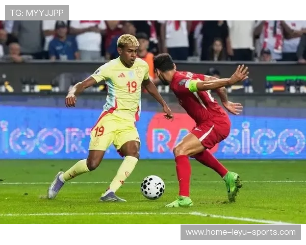 亚马尔冷静分球创造机会