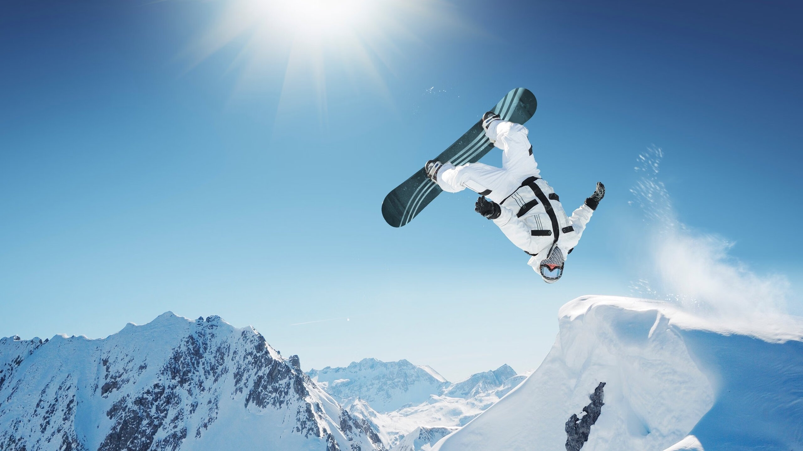 仰泳冲刺中立代表队A选手排名上升，仰泳中国队